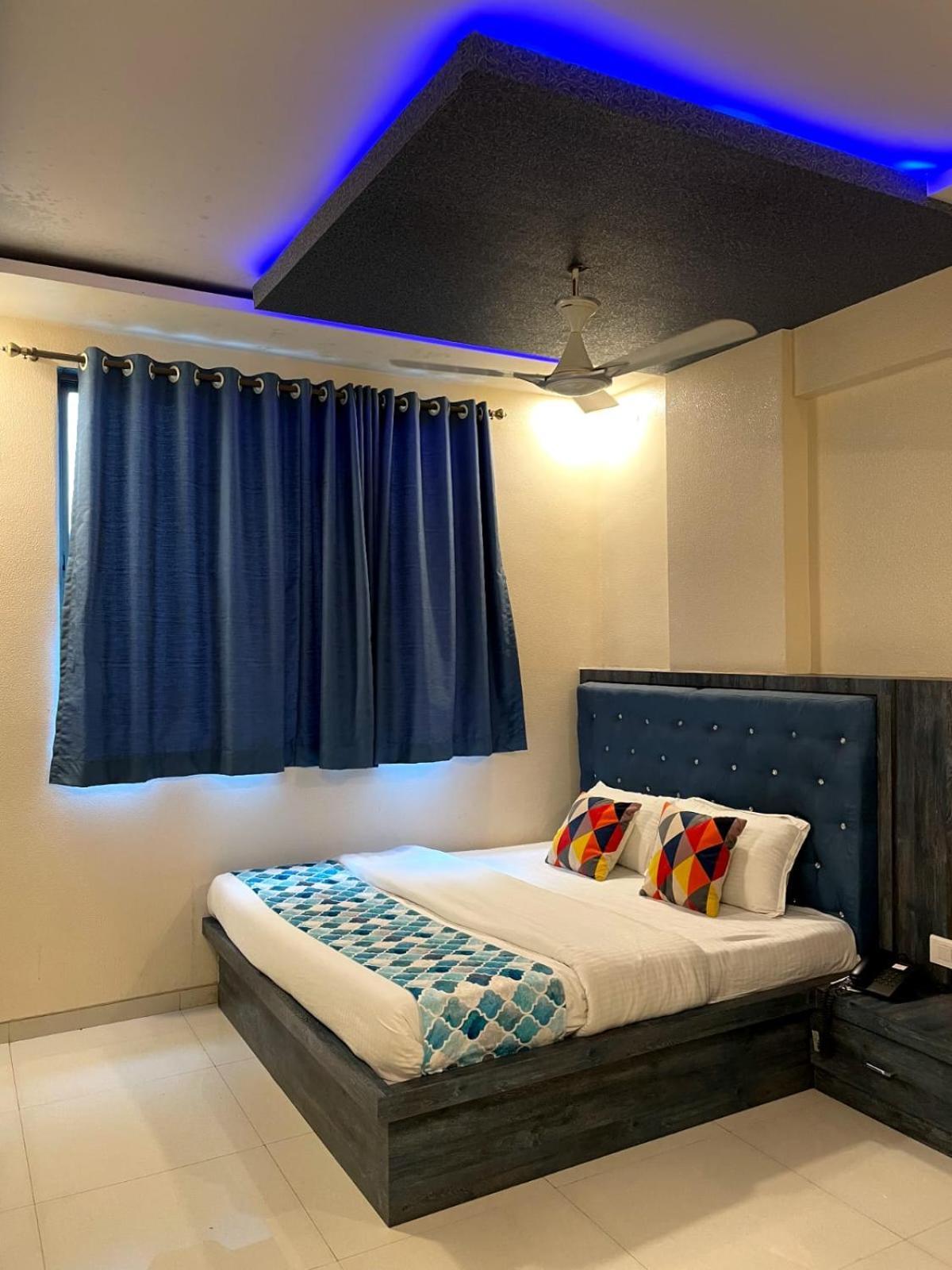 Hotel Mari Aai Residency نافي مومباي المظهر الخارجي الصورة